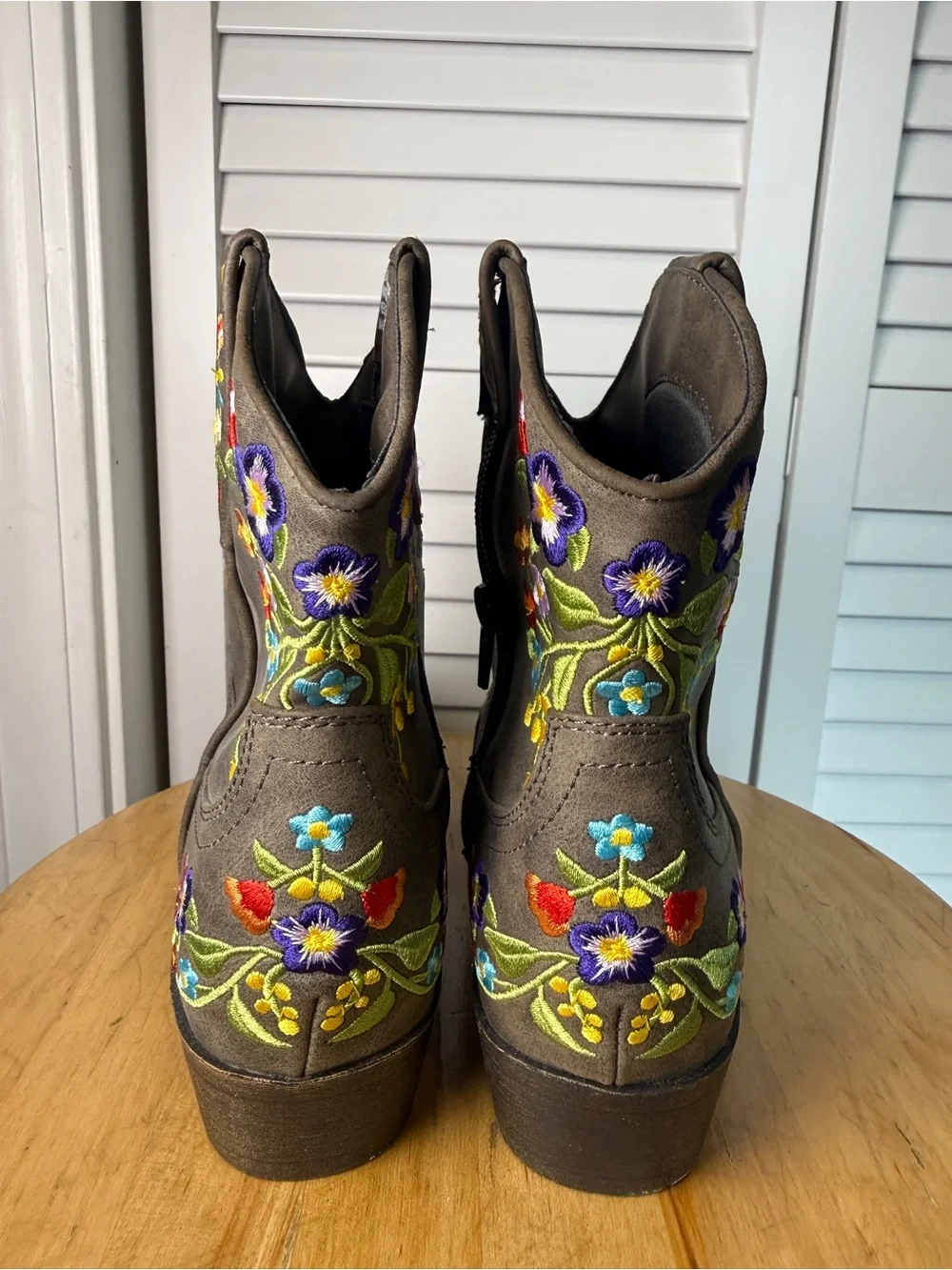 Betseyville Reece Floral Embroidered Ankle Cowboy Boots Girl Sz 4